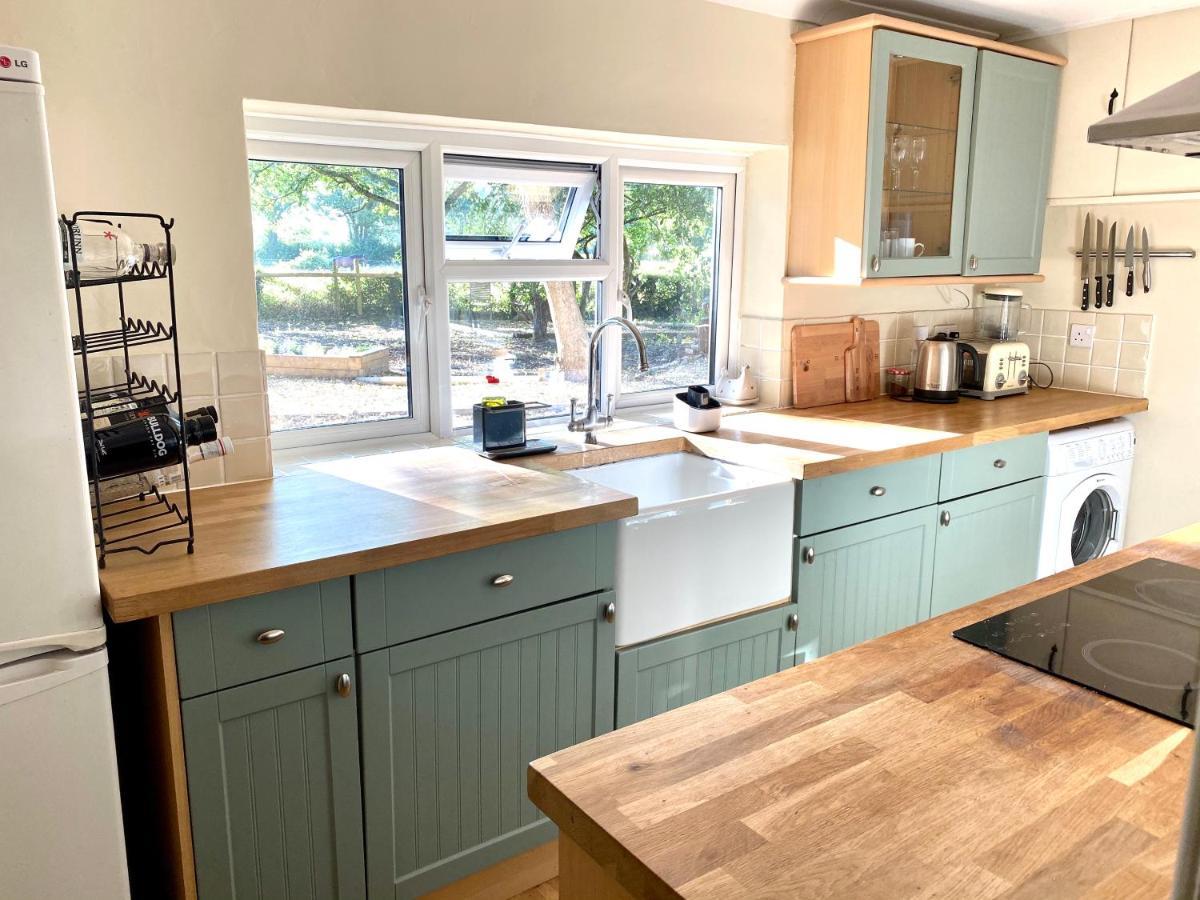 Holly Tree Cottage - 3 Bedrooms And Large Garden With Optional Glamping Double Outside Lymington Esterno foto
