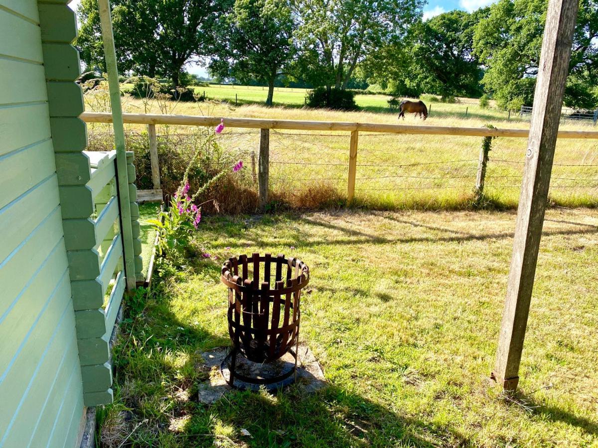 Holly Tree Cottage - 3 Bedrooms And Large Garden With Optional Glamping Double Outside Lymington Esterno foto