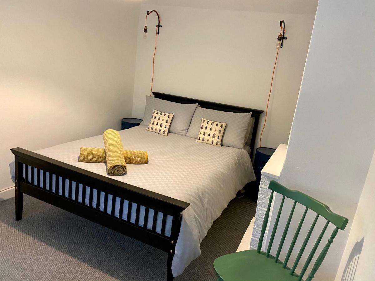 Holly Tree Cottage - 3 Bedrooms And Large Garden With Optional Glamping Double Outside Lymington Esterno foto